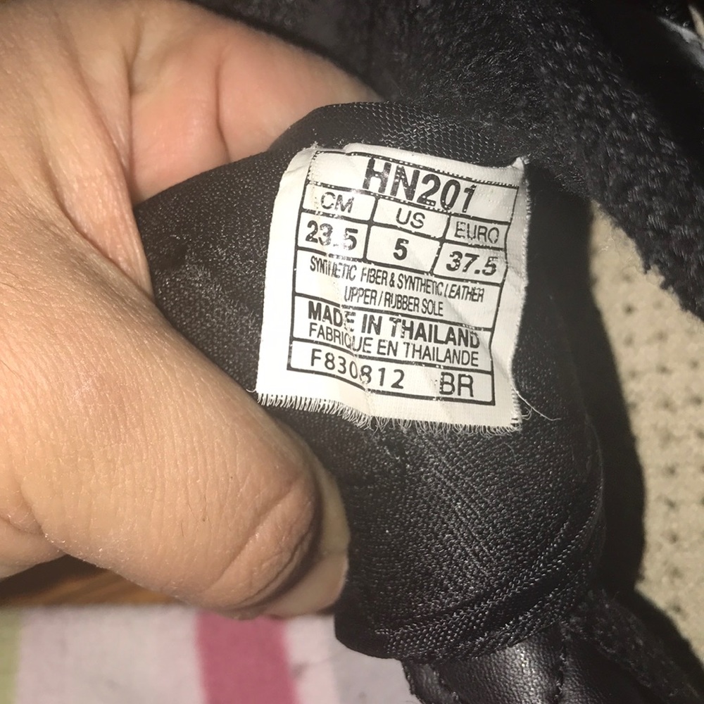 Sneakers - Picture 7 of 7